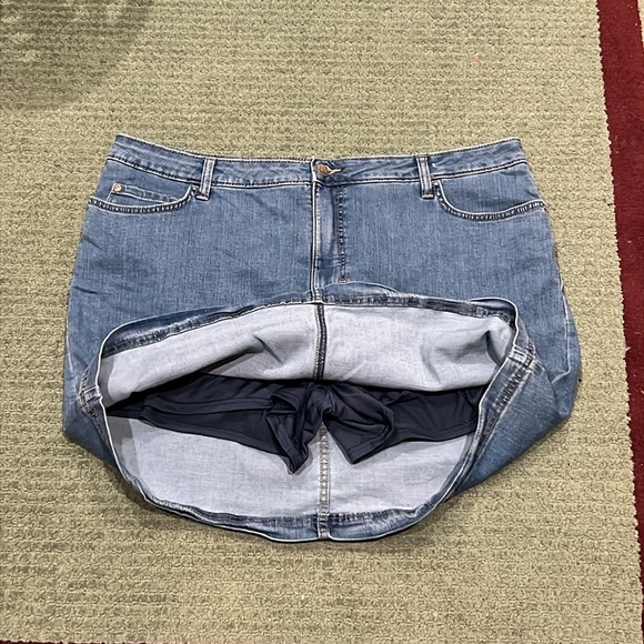 Lee’s mid-rise jean skort - Picture 2 of 4